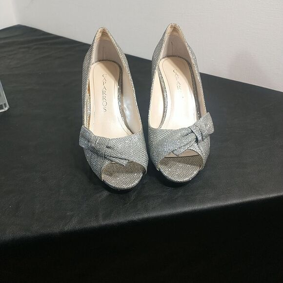 Caparros Woman's SZ 6.5B Silver Mesh Pumps Peep Toe Toe Heels Bow. - Picture 8 of 9